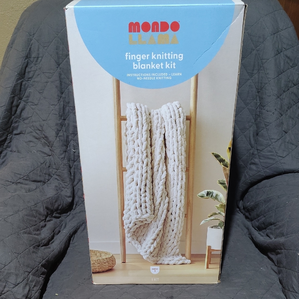 Cream Finger Knitting Blanket Kit